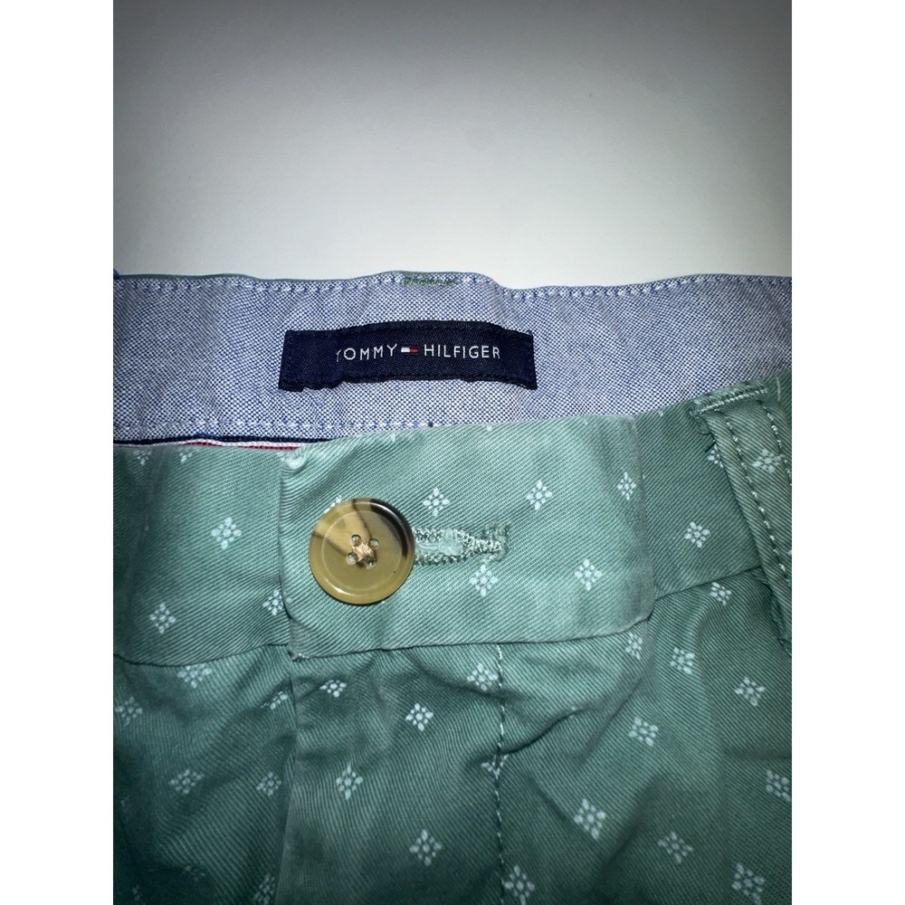 Size 40 Tommy Hilfigure Shorts Green Chino Style With Print - Picture 2 of 5